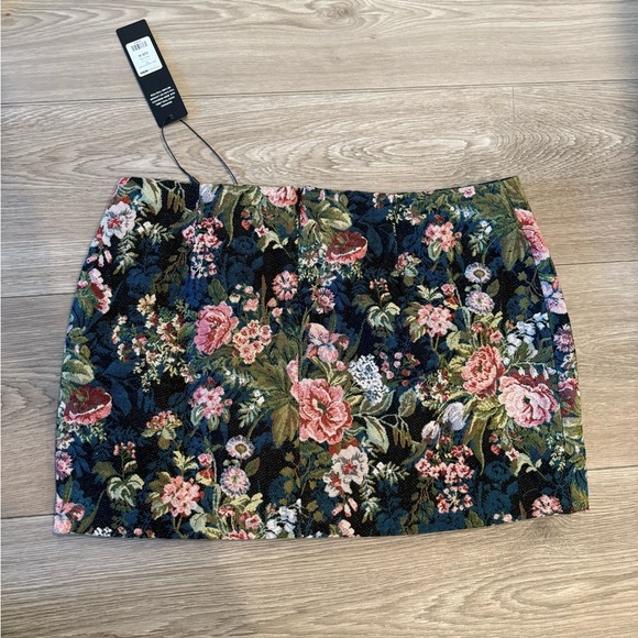 Fashion Nova Major Vibe Floral Skirt. Medium. New with Tags. - Picture 3 of 5